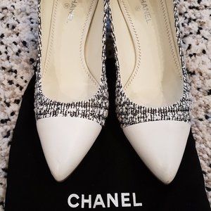 White and black tweed pointed-toe CHANEL pumps